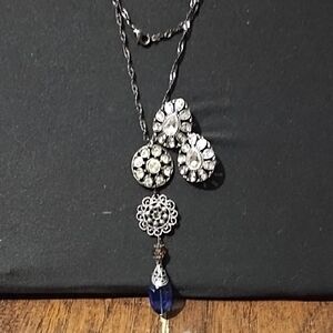 Elegant Silver and Blue Pendant Necklace